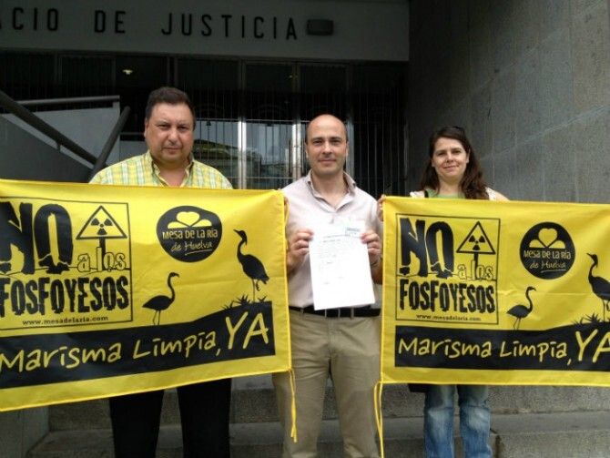 La Mesa de la Ría presenta una denuncia penal contra Fertiberia por los vertidos de fosfoyesos