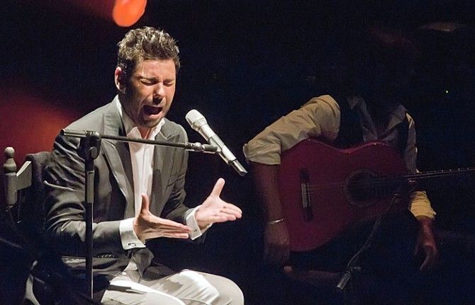 Miguel Poveda actúa esta noche en la plaza de toros de La Merced