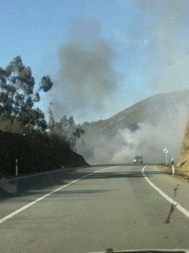 Un incendio a la altura de Cumbres de San Bartolomé provoca el corte de la N-435