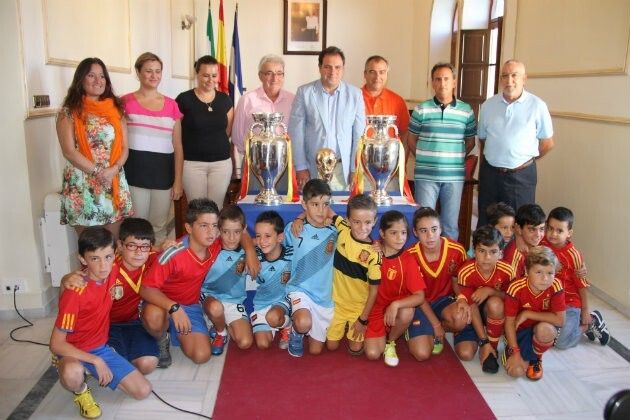 Un millar de sanjuaneros visitan la Copa del Mundo y las de Europa de la selección Española de fútbol
