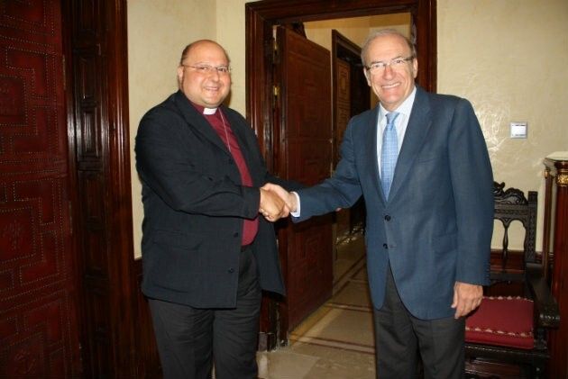 El Ayuntamiento y la Iglesia Anglicana apuestan por la recuperación del cementerio inglés