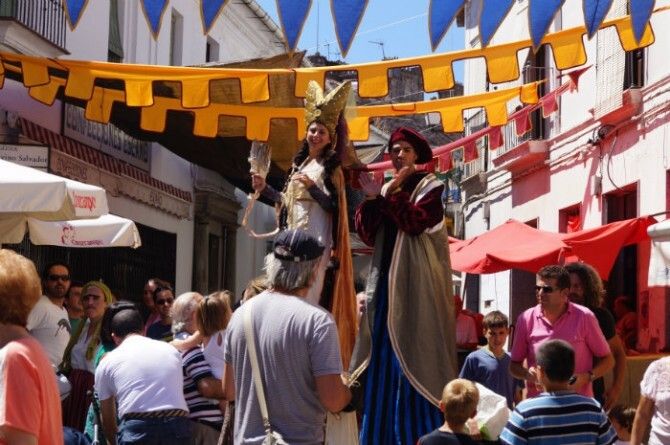 Mercaderes y espectáculos hacen disfrutar a los visitantes en Cortegana