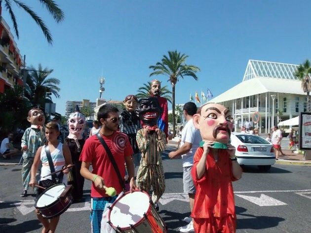 Raúl Ruiz consigue el pirmer premio de la tradicional cucaña de Punta Umbría por tercer año consecutivo