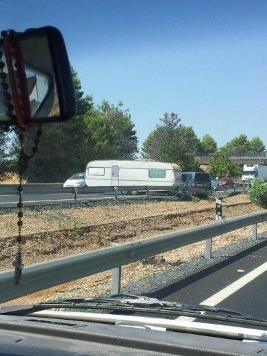 Un herido leve en el accidente de una caravana en la A-49, que provoca diez kilómetros de retenciones