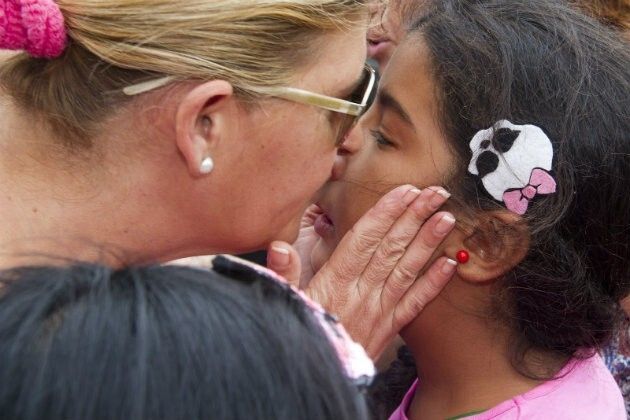 Los niños saharauis se despiden de sus familias de acogida tras disfrutar de sus 'Vacaciones en Paz'