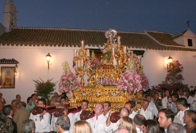 La imposición de medallas retoma los actos previos a la 'Subida' de la Virgen de Consolación