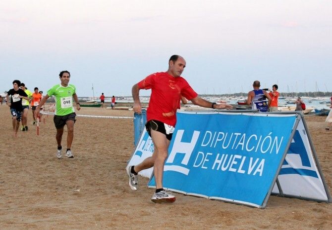 Eduardo Rodríguez y Ana Núñez, vencedores de la Milla de El Rompido