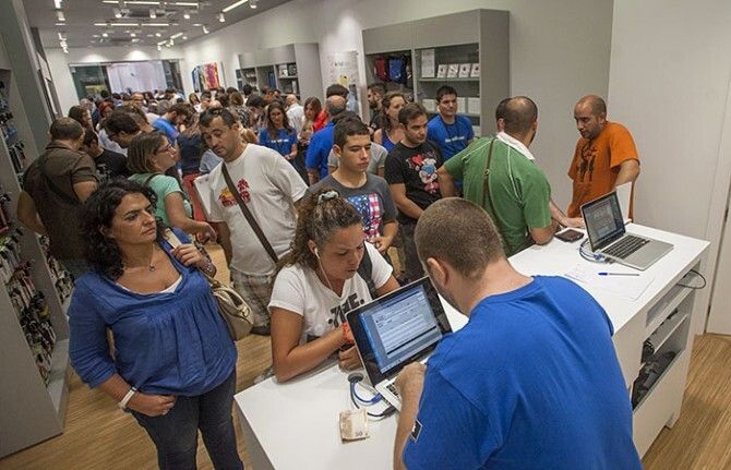 La 'applemanía' llega a Huelva de la mano de Rossellimac