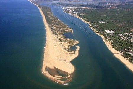 La Junta otorga al Club Náutico Río Piedras la concesión para construir más de 400 atraques deportivos