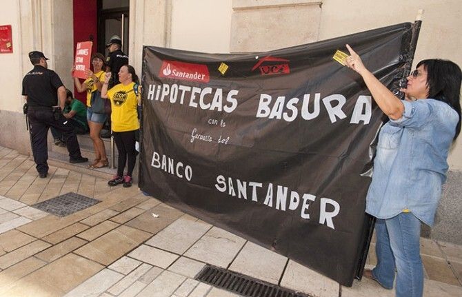 Doble acción de la PAH ante Bankia y Santander