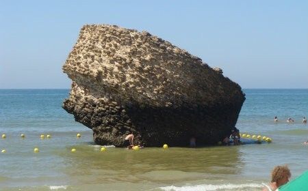 Sólo dos sanciones en cuatro veranos por tirarse de la piedra de Matalascañas