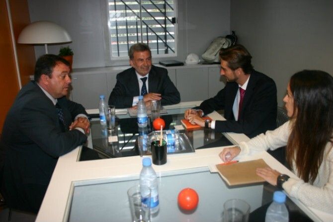El secretario general de Empleo presenta a la Aiqbe y a los promotores de Holea las ventajas del Bono Joven