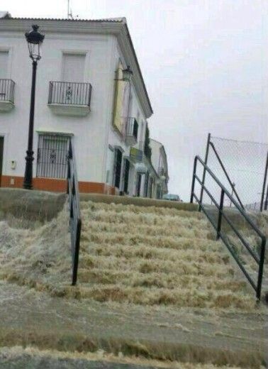 La tromba de agua deja inundaciones en varios puntos de la provincia