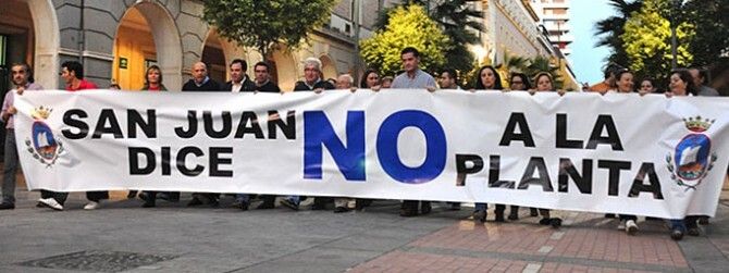 San Juan muestra en la capital su oposición al vertedero