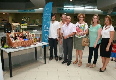 La campaña ‘Que Sea de Huelva’ desembarca en el Mercado de San Sebastián