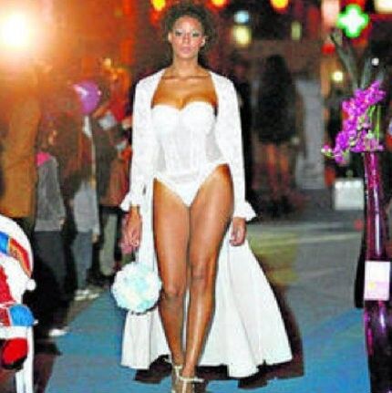 Desfile de fantasía en el centro de Huelva