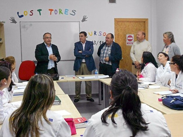 El taller de empleo 'Los Tutores' forma a 24 alumnos en atención geriátrica