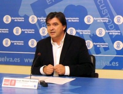 Gabriel Cruz exige al alcalde que saque el cementerio del plan de ajuste