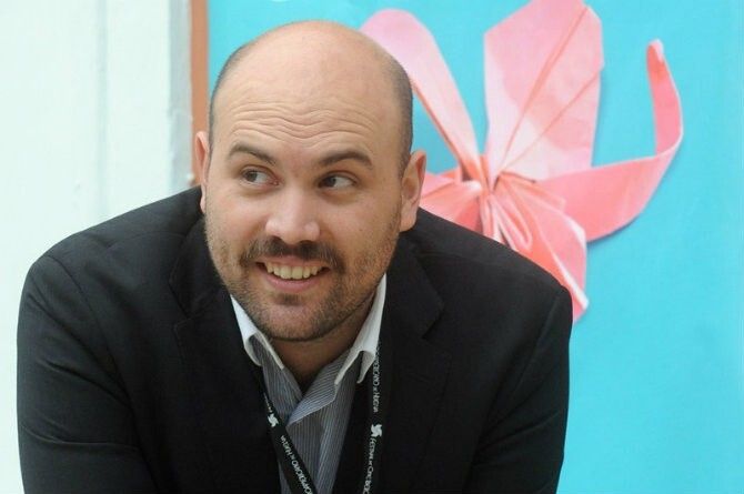 Moisés Sepúlveda denuncia las carencias estructurales de la sociedad chilena en ‘Las analfabetas’