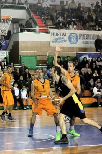 Por Huelva se queda de nuevo cerca del triunfo (63-67)