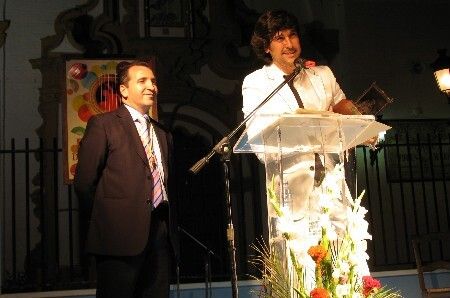 Manuel Lombo emociona a Almonte con el Pregón