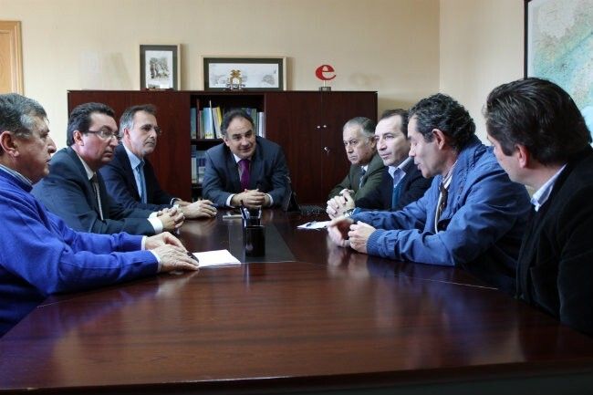 El Gobierno central abre una vía de diálogo con los regantes para normalizar los pozos en el Condado