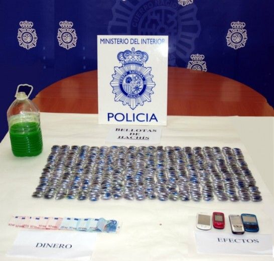 La Policía Nacional detiene a un hombre que llevaba 497 bellotas de hachís en el interior de su vehículo