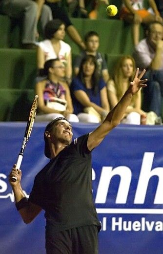 Montañés inclina la la balanza a su favor (7-6, 6-2)