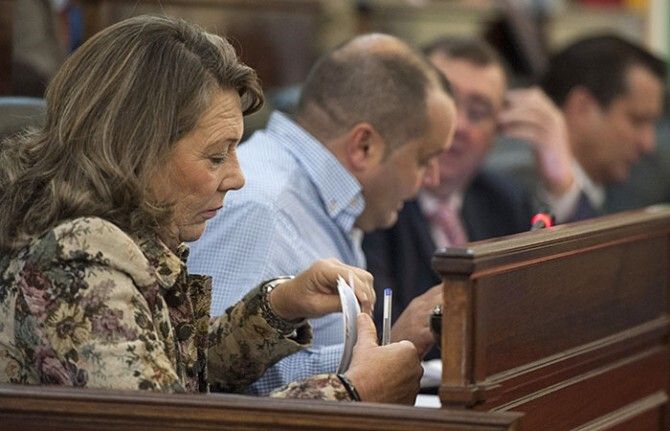 El PSOE y la ex del PP Josefa Cristo sacan adelante los presupuestos de la Diputación