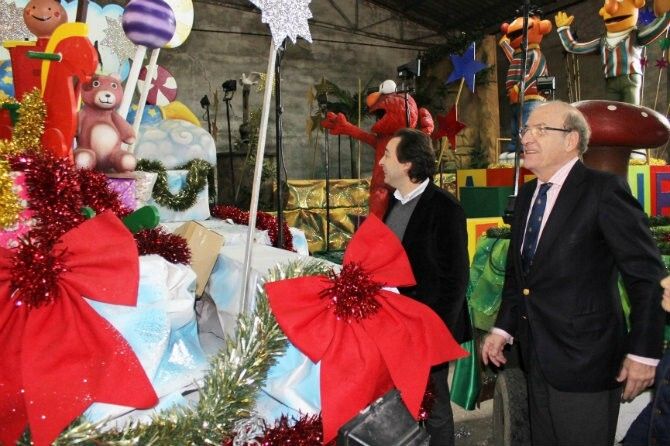 Un centenar de personas y trece carrozas conformarán la Cabalgata de Reyes