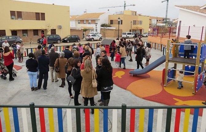 Moguer cuenta con un nuevo parque infantil que rinde homenaje a Platero