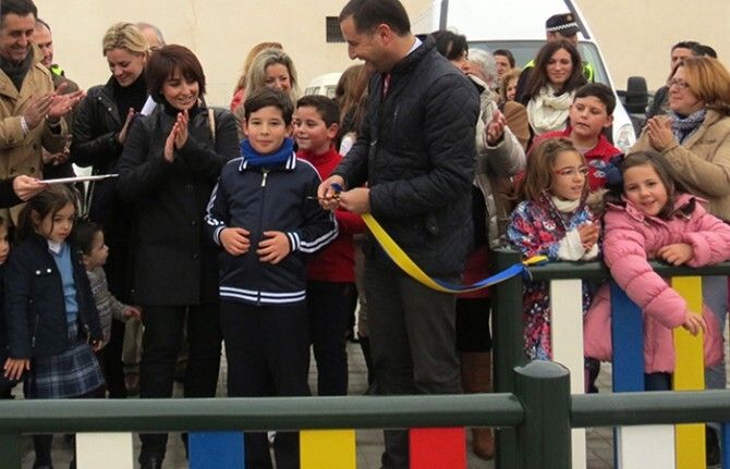 Moguer cuenta con un nuevo parque infantil que rinde homenaje a Platero