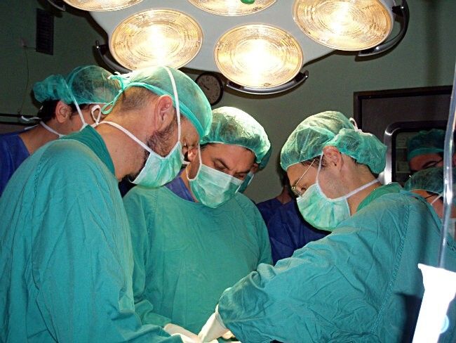 El hospital Juan Ramón Jiménez lidera un ensayo clínico en terapias avanzadas de incontinencia fecal