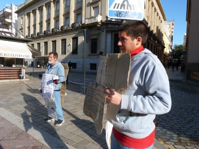 La realidad de la vida pidiendo en la calle