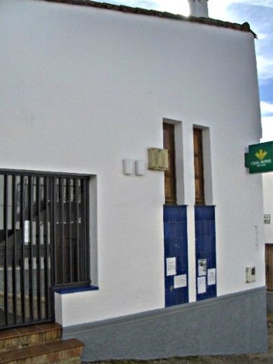El Ayuntamiento de Valdelarco recoge firmas contra el posible cierre de la única oficina bancaria en el pueblo