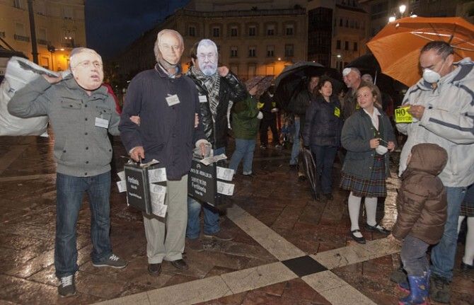 Cerca de un millar de personas clama contra los “continuos episodios de contaminación” en Huelva
