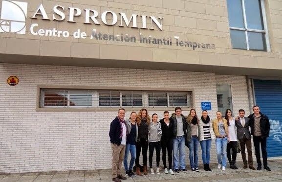 La plantilla del CB Conquero visita el Centro de Atención Temprana de Aspromin