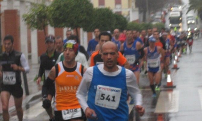 Triunfos de Víctor Rodríguez y Ana Dias en la Media Maratón de Huelva