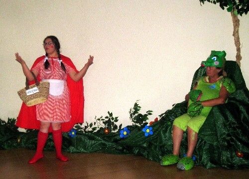 Discapacitados y mayores de Punta interpretan una obra teatral
