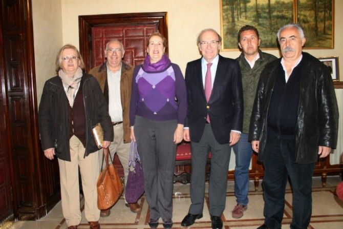 La Hermandad de Emigrantes expone al Ayuntamiento sus proyectos