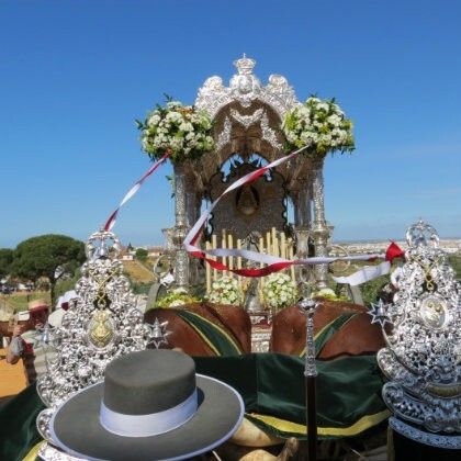 Los rocieros de Moguer se reencuentran con la Blanca Paloma