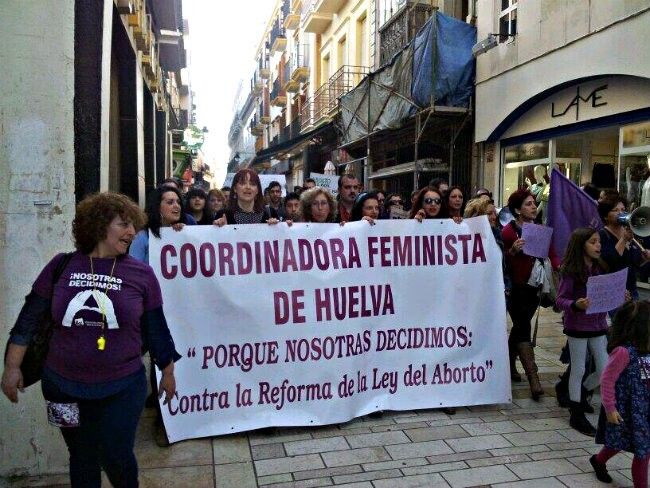 Ciudadanos y colectivos sociales muestran su rechazo a la reforma de la Ley del Aborto