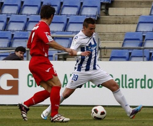 Aarón firma por cinco años con el Almería
