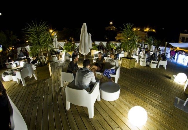 Horizontal Beach Club estrena temporada con una fiesta de aniversario