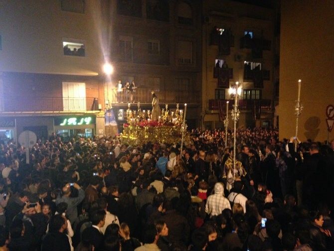 Jesús de la Humildad regresó a su parroquia arropado por toda una multitud