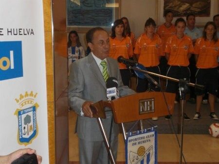 'Ha habido mucho oscurantismo tanto por parte del Ayuntamiento como de los nuevos dueños del club'