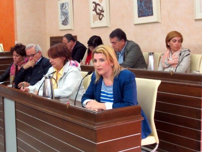 Las socialistas Azucena León y Tomasa Torres renuncian a su acta de concejal en el Ayuntamiento de Almonte