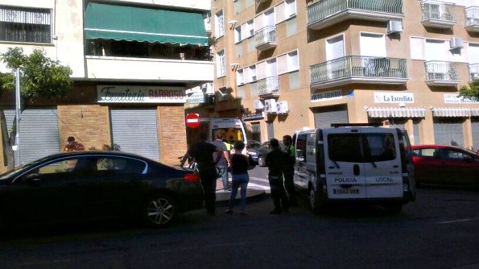 Un coche atropella a una persona en la calle Obispo Díaz Bernal de la capital