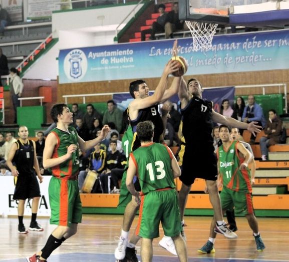 Sebastián Domínguez renueva con el Por Huelva