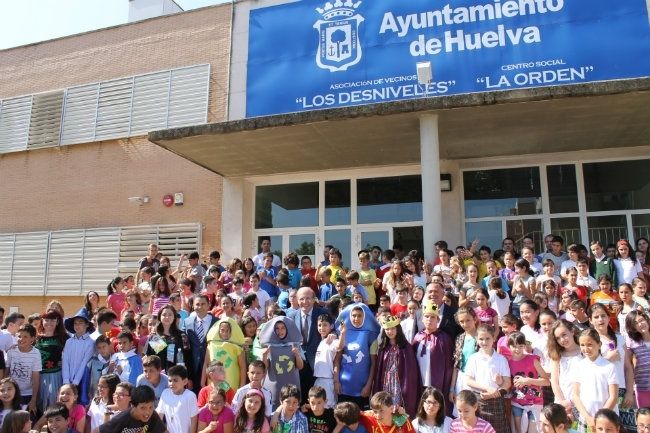 Alumnos de la capital onubense celebran el Día Mundial del Reciclaje